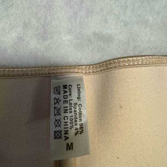 2 Medium Waist Trainers - Picture 6 of 12